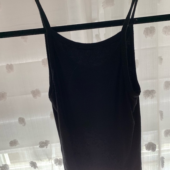 Black tank top - Picture 4 of 4